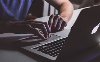 2月2日星期一，农历腊月十五，工作愉快，平安喜乐